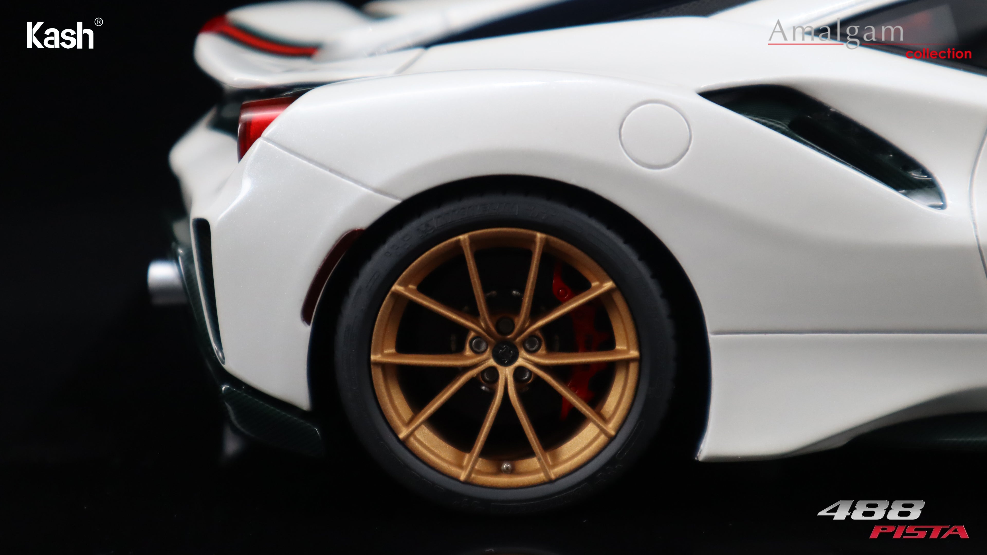 Kash Customized x Amalgam Collection 1/18 Ferrari 488 Pista Metallic Italia White Limited 50pcs M6283-SC4